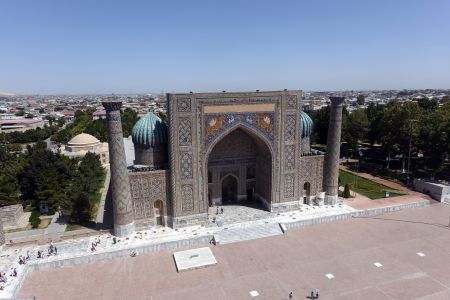 Pohled na Registan z minaretu
